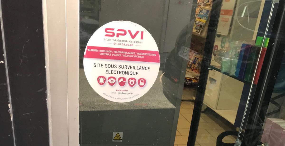 étiquette surveillance électronique SPVI bureau de tabac nord Lyon
